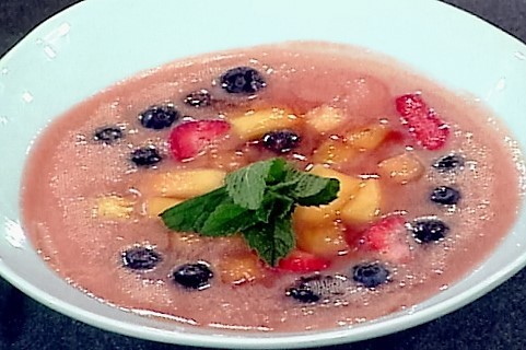 Суп зі свіжих фруктів