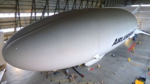 Airlander 10 - найбільший аеростат