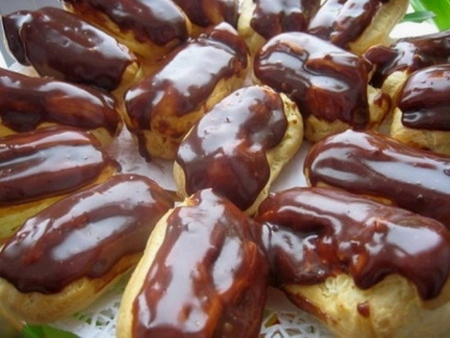 Заварні трубочки з вершковим кремом або еклери