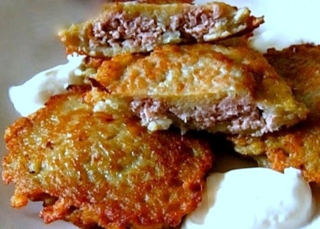 Деруни з фаршем