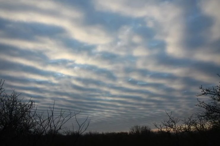 Як рівень CO2 впливає на утворення хмар