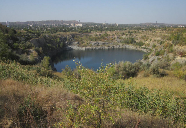 Озеро в кар'єрі - популярне серед відпочивальників
