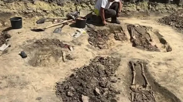 Під дорогою на Львівщині виявили поховання, яким може бути понад 200 років